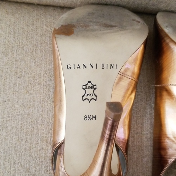 Gold sling back heels - Picture 5 of 5